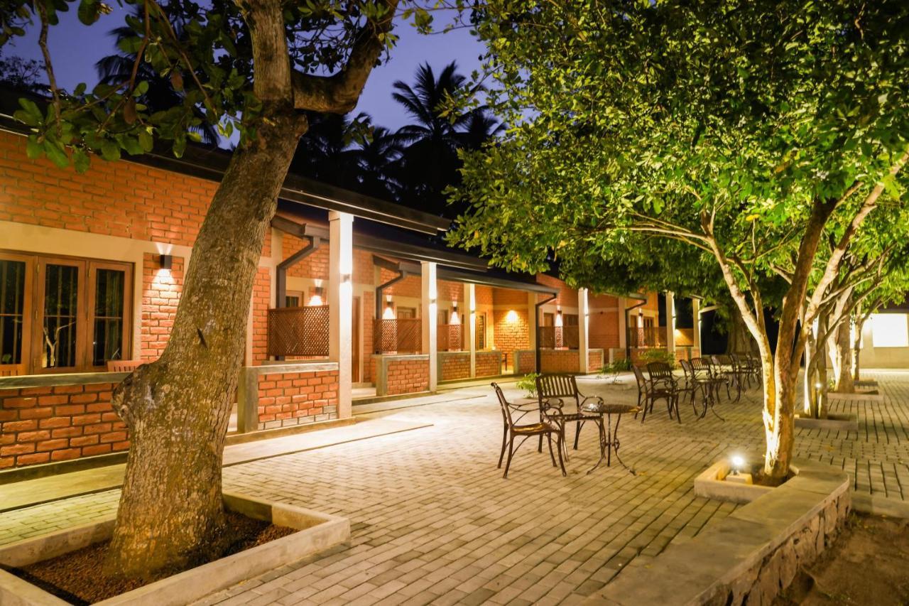 Malala Retreat Hotel Hambantota Bagian luar foto
