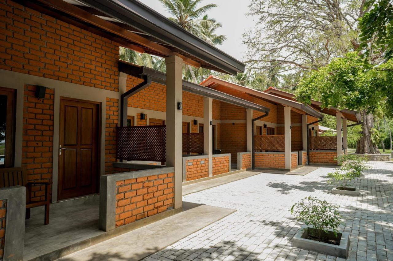 Malala Retreat Hotel Hambantota Bagian luar foto