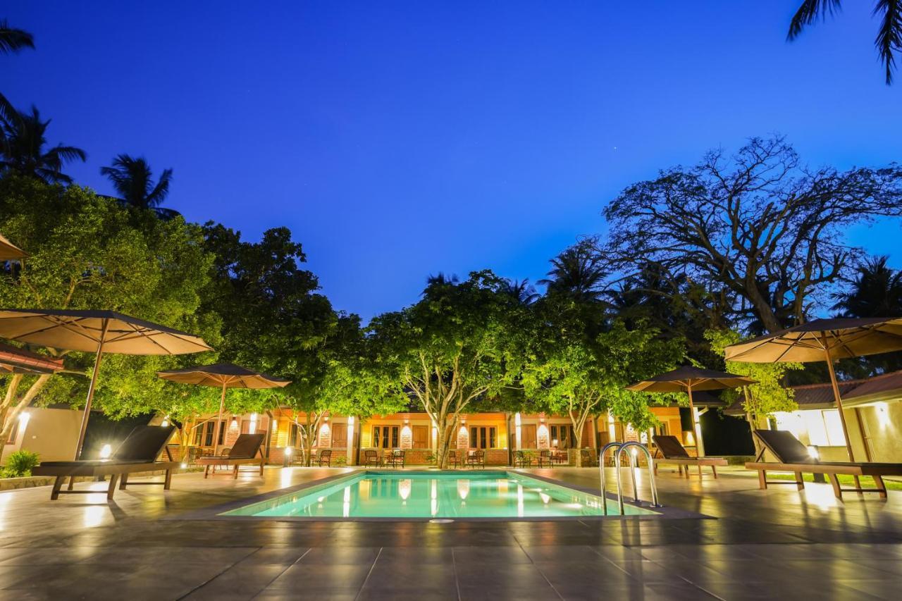 Malala Retreat Hotel Hambantota Bagian luar foto