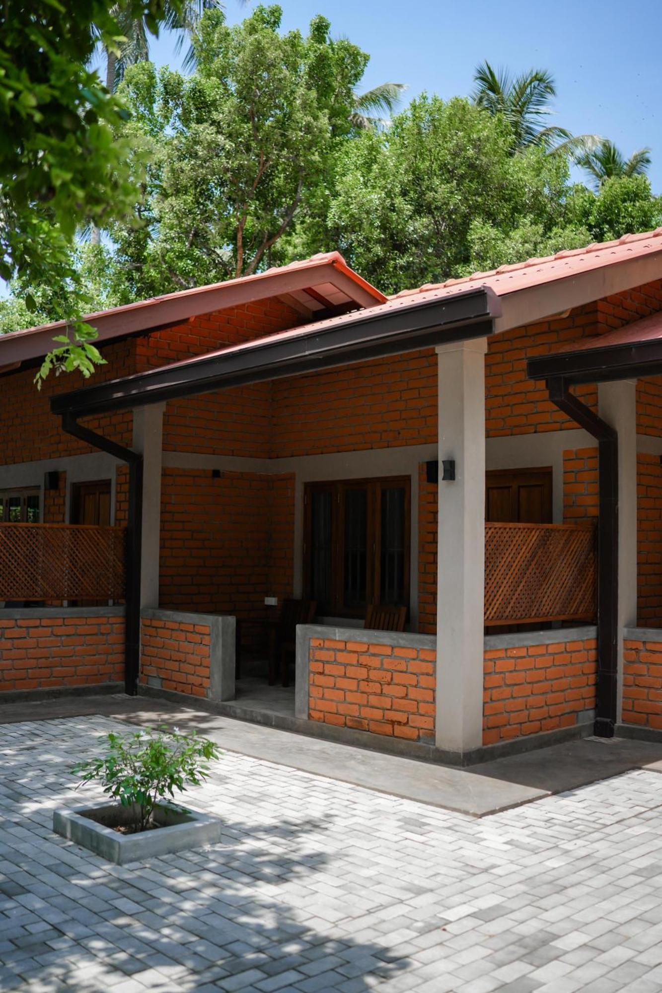 Malala Retreat Hotel Hambantota Bagian luar foto