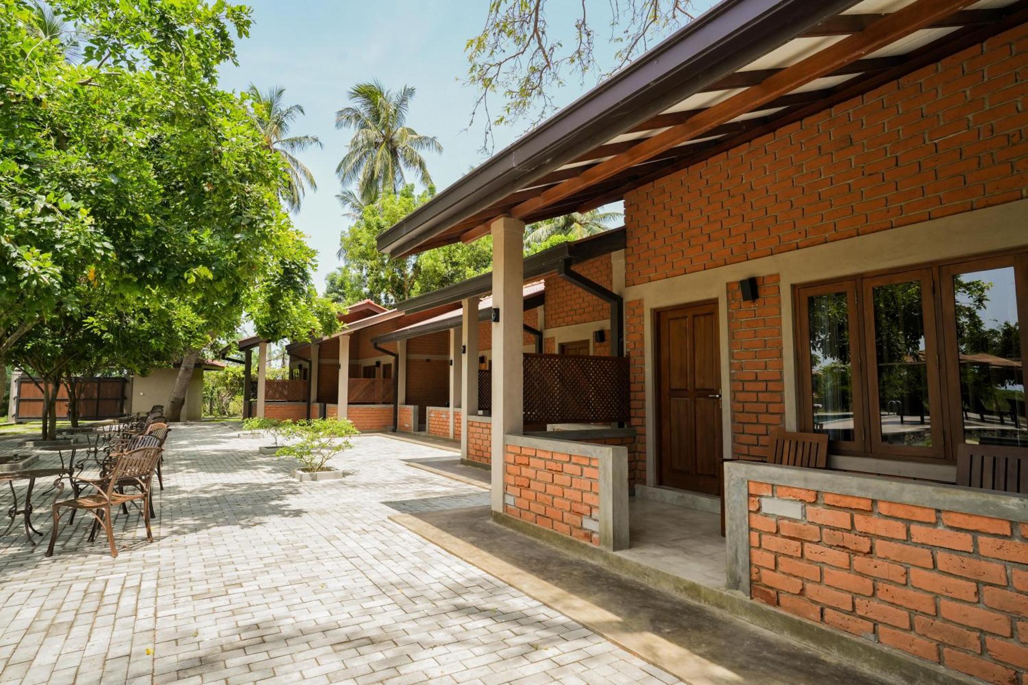 Malala Retreat Hotel Hambantota Bagian luar foto